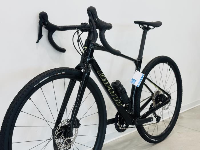 Bici Gravel Giant Revolt Advanced 2 