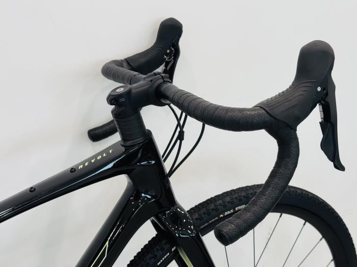 Bici Gravel Giant Revolt Advanced 2 
