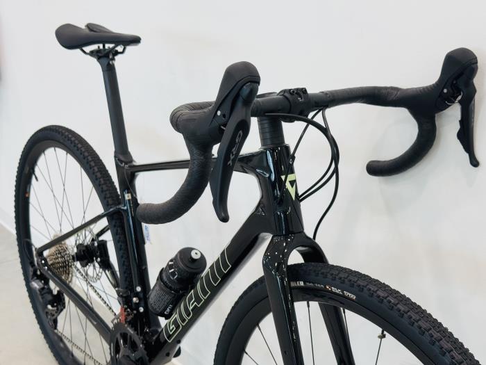 Bici Gravel Giant Revolt Advanced 2 